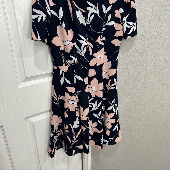 Maggie London Size 4 ✨Blue and Pink ✨Tie Neck ✨Fit and Flare Dress - Picture 4 of 10